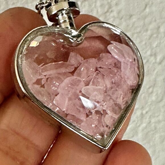 Blessings pink Crystal Chips in Faceted Glass Heart Pendant Necklace - Picture 3 of 9